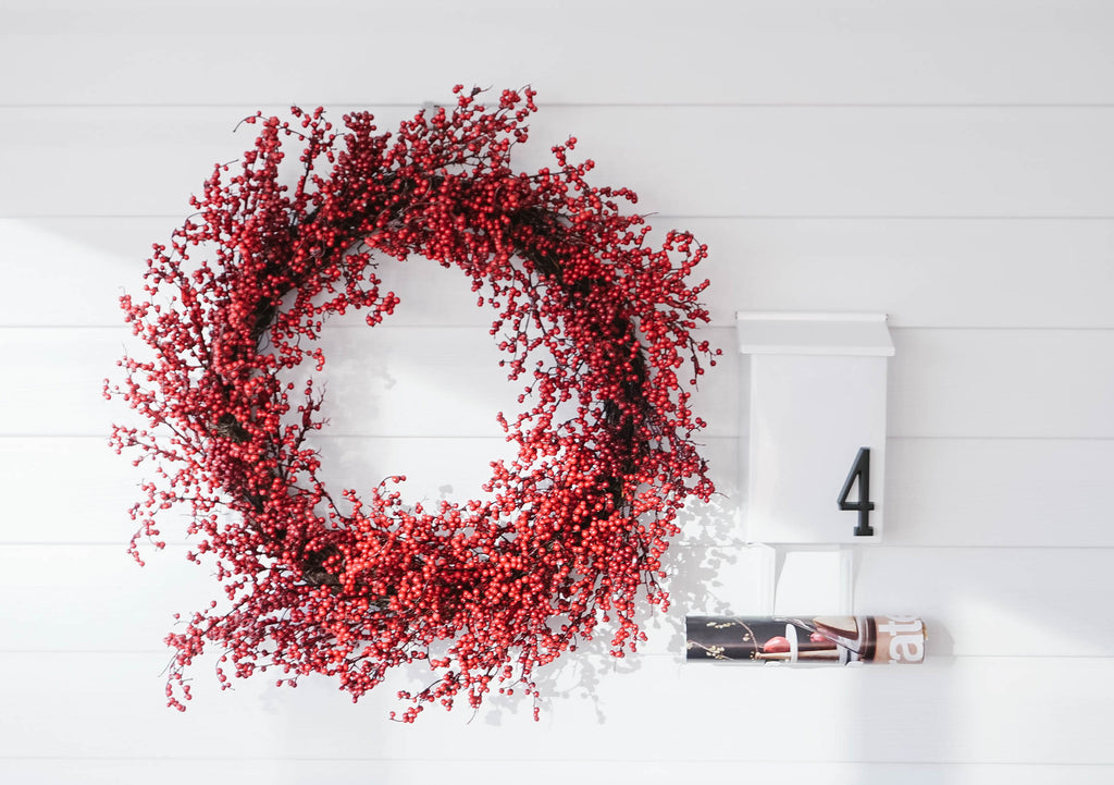How to hang a wreath on vinyl siding without any holes